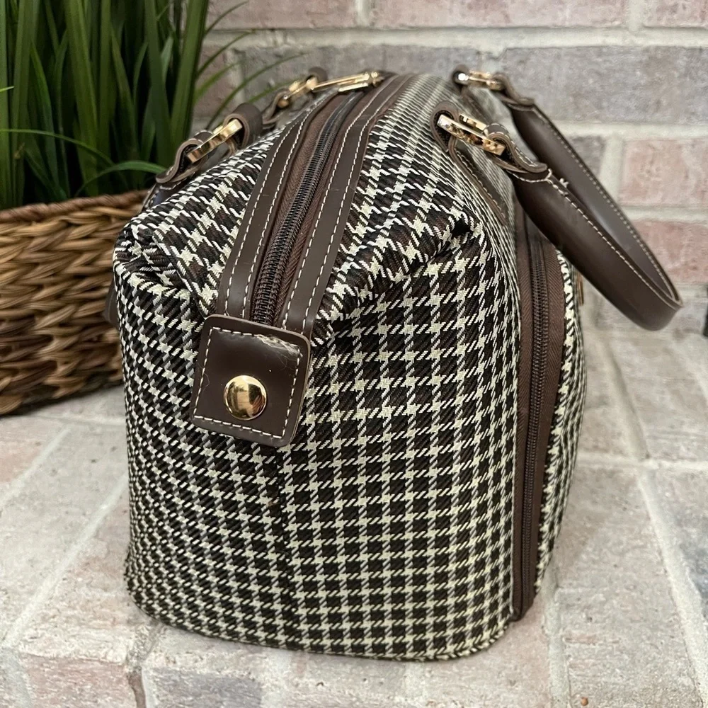 London Fog Black and White Travel Bag - Picture 5 of 15